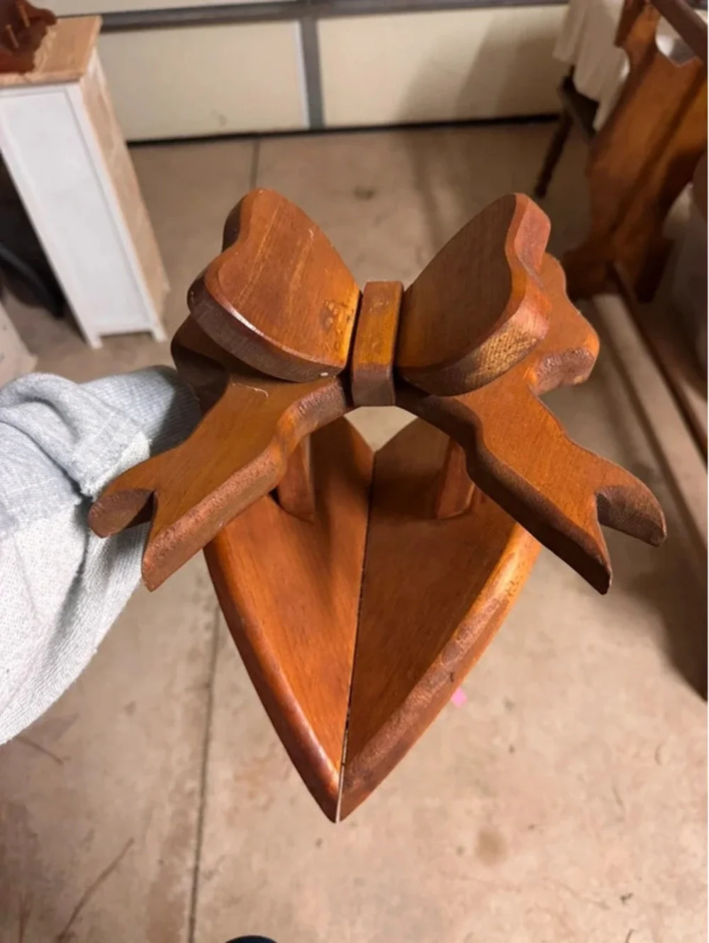 Corner shelf quilt and bow rack